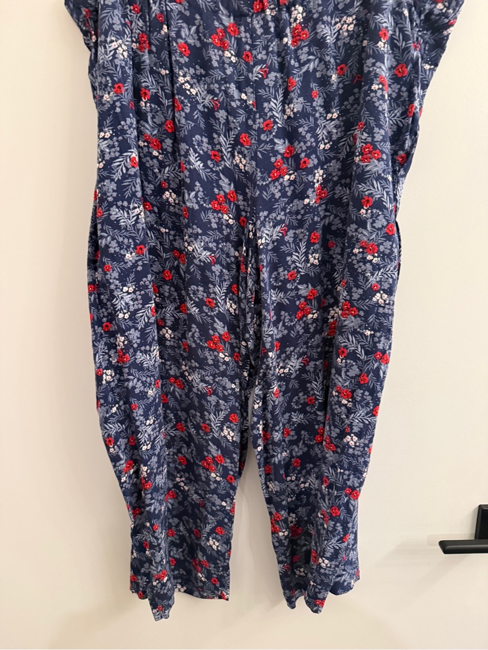 Terra & Sky Navy Floral Wide leg capri pants with Red Blooms